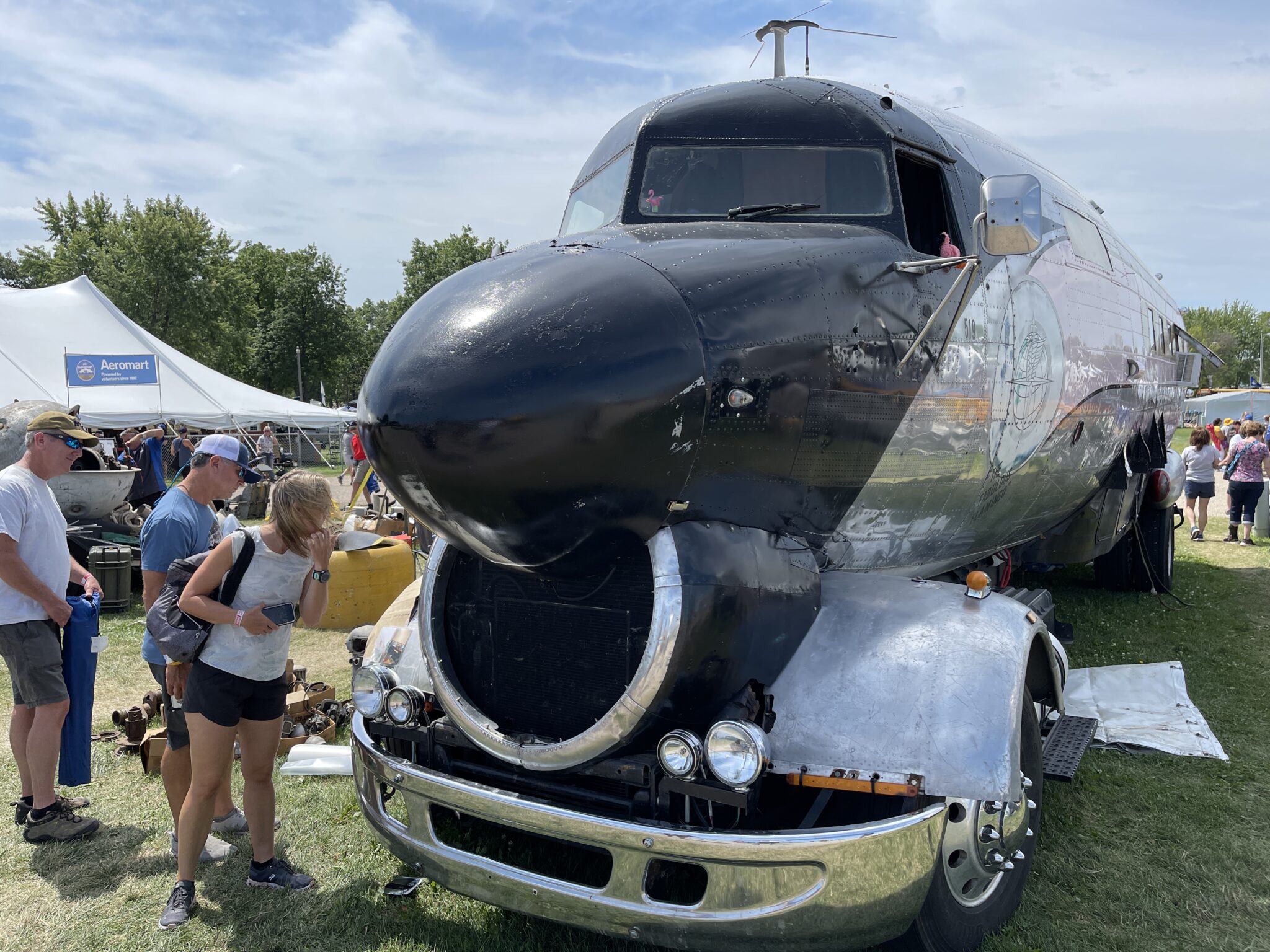 Best vehicle at Oshkosh: DC-3 turned motorhome – Philip Greenspun’s Weblog