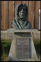 Digital photo titled amundsen-sculpture